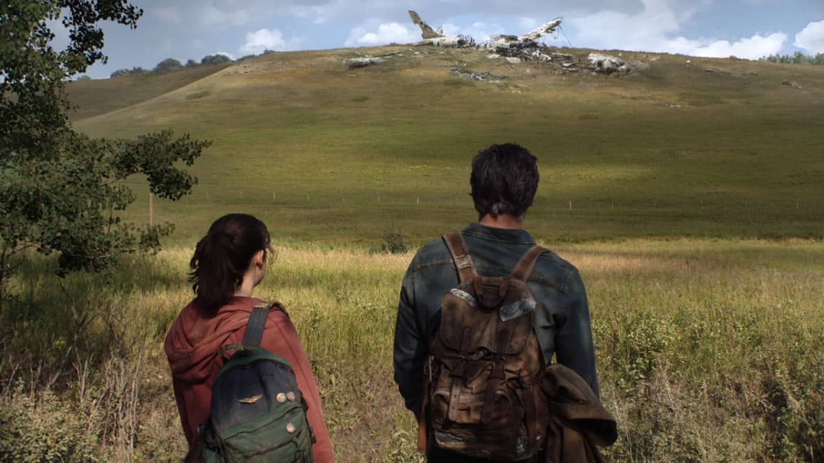 Joel and Ellie find a plane