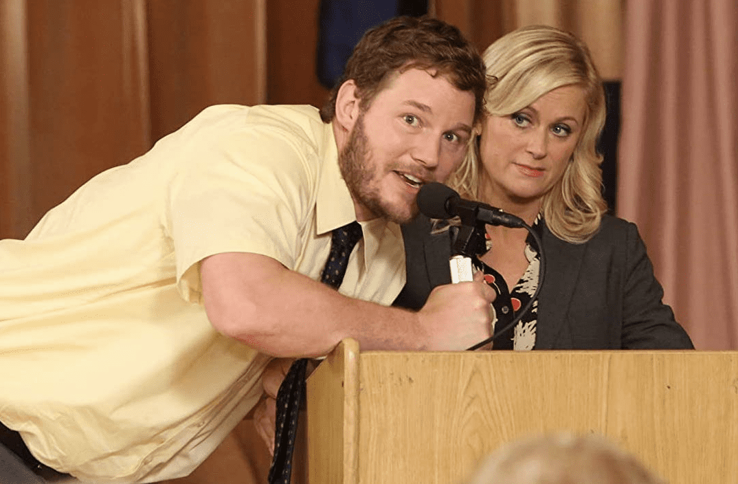 Andy Dwyer (Chris Pratt) and Leslie Knope (Amy Poehler)